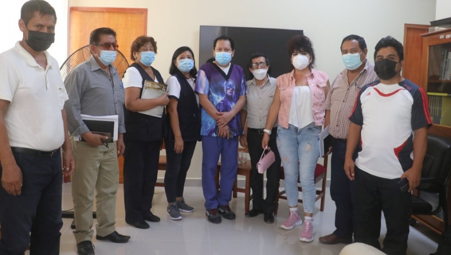 En representaci&oacute;n del gobernador regional (e) Jefferson G. Enoki, el director regional de Salud Jorge Luis Asencios Rivera y el gerente regional de Infraestructura Cliver Bermudez Zamalloa se reunieron con representantes del Centro de Salud de Huepet