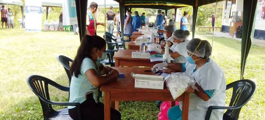 Gobierno Regional de Madre de Dios a trav&eacute;s de la DIRESA lleg&oacute; con la Caravana contra el Covid, hasta la localidad de Santa Rita