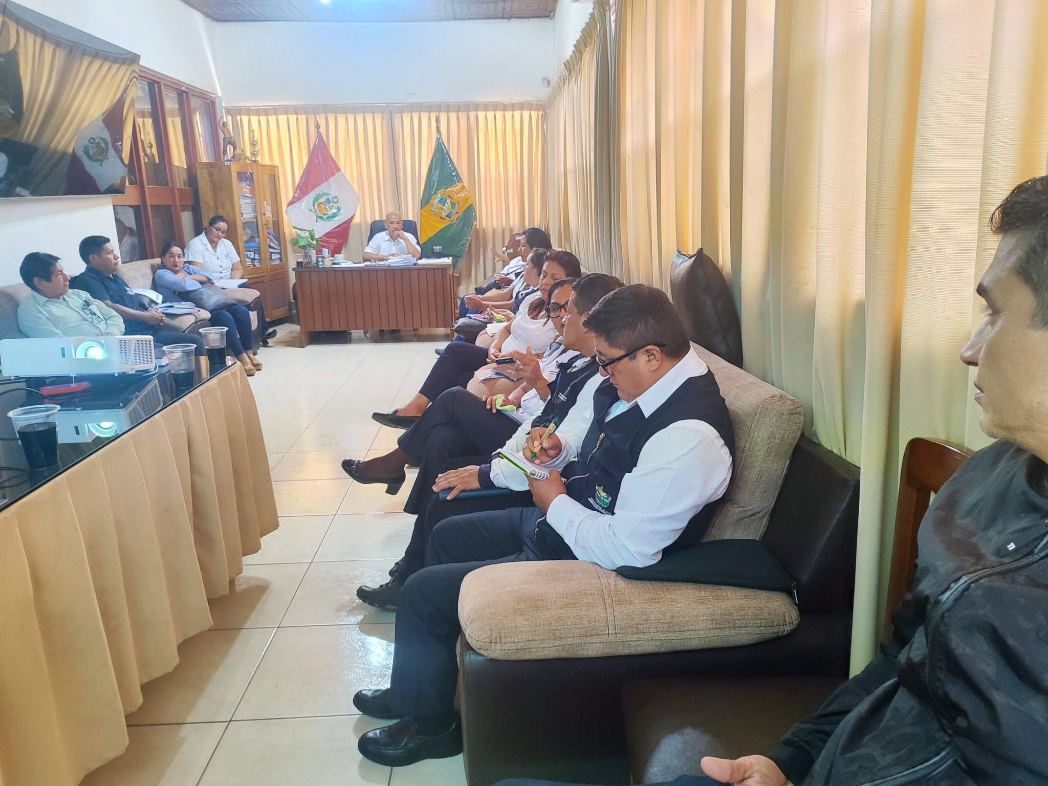 DIRECTOR REGIONAL DE SALUD, REALIZÓ REUNIÓN DE TRABAJO PARA SOCIALIZAR LA ATENCIÓN DEL SIS Y OTROS COMPONENTES